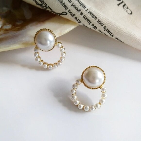 Elegant Pearl Ivory Women Round Earrings - Picture 5 of 7